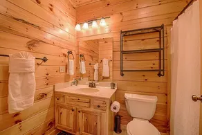 Charm 2 BR Log Home - Super vues, acc��s pavé, spa, privé et WIFI - Image 2