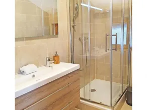 Chalet, wifi, 100m from ski slopes, view mountain, terrace, balcony, fireplace or stove, parking, tv - Image 4