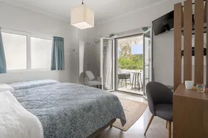 Captain's Seafront Apartments - Image 5