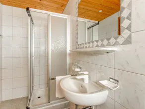 Comfortable apartment in Längenfeld with ski storage - Image 4