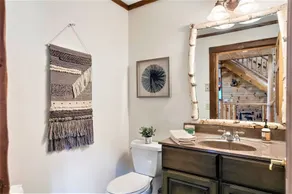 Sleeps 21! Private Log Lodge on large wooded lot 2 min from Beaches/Golf/Wine! - Image 4