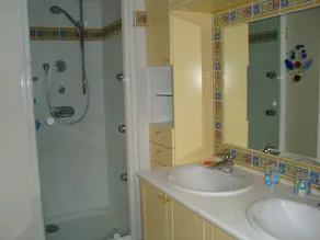 Nice duplex apartment in an ancient priory, access to the beach through the park - Image 2