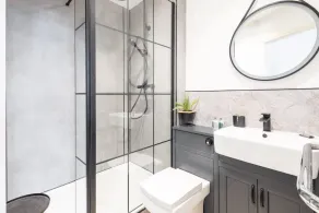 Host & Stay - Regency Mansions Apartment - Image 3