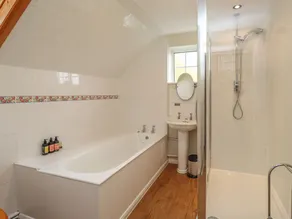 KNIGHTS COTTAGE, family friendly, with open fire in Hollingbourne - Image 3