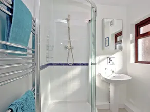 3 bedroom accommodation in Downderry - Image 2