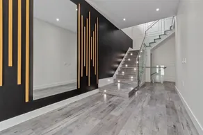 🍁Brand new, cheerful, exquisite 4 BR house,fast wifi,parking🏆 - Image 2