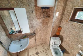 Couple Friendly Apartment with Private Parking - Image 2