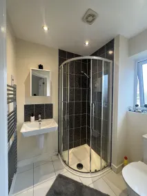 Near City - 3BR - 2 Bath - Sleeps 9 - Parking - Image 2