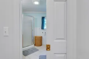 Welcome home. Comfortable four bedroom , two bath house - Image 4