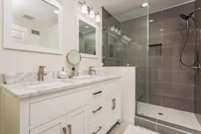 Luxury, Completely Remodeled Home W/ Pool - 4BR / 3bath - Image 4