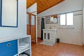 100 Year Old Cottage walking distance from Shops and Cafes. - Image 4