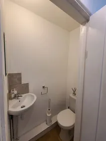 Business Friendly 2BR House Sleeps 5, Wi-Fi, Workspace & Free Parking - Image 4