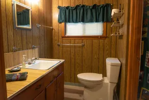 Secluded Cabin On Peaceful 100+ Acres with hot tub! - Image 4