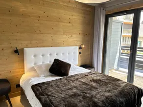 Luxury Ski-in/Ski-out Apartment, Central Les Gets, Sleeps 10 - Image 4