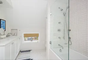 East Hampton seaside home - Image 3