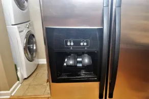Enjoy Urban Living at our Steel City Getaway! - Image 2