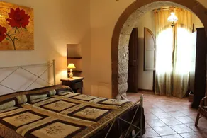 Charming 5-Bed Villa in Pitigliano Tuscany - Image 5
