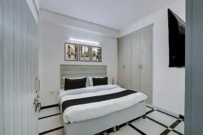 Classic With Balcony O DLF Phase 1 - Image 3