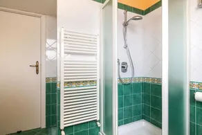 Apartamento con dos dormitorios y vistas al mar - Image 4