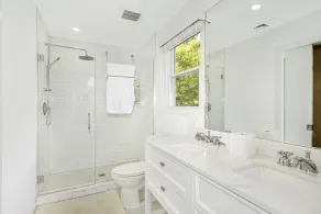 Westhampton Beach Stunning One Level Home - Image 4