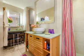 Apartment 'Des Vacances De Rêve À Mandelieu' with Shared Pool and Air Conditioning - Image 2