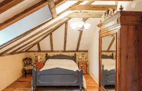 Beautifully Renovated Barn - Image 4
