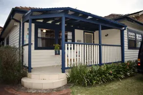Beach House style home close to transport - Image 5