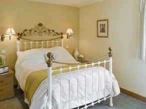 A dog friendly cottage for four with its own swimming pool and enclosed garden. - Image 3