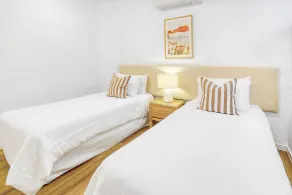 Luxury Beachside Apartment - Image 4