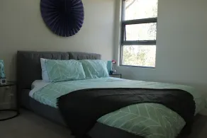 Exquisite 1 Bedroom Plus Study +Parking, Close to CBD - Image 4