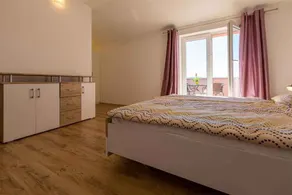 Holiday apartment with shared-use pool - Image 5
