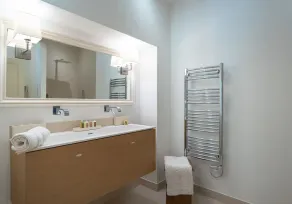 Spacious, stone villa with pool, sleep 10, 4 en-suite bedrooms, air conditioning - Image 2