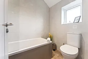 Modern Northwich 3 Bed by 53 Degrees Property, Sleeps 6 with FREE Parking - Image 3