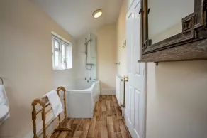 The Bladon Farmhouse | Oxfordshire Holiday Let | 2 Beds & Sleeps 5 - Image 4