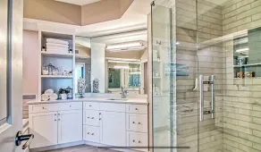 Luxury Condo with stunning water views - Image 2