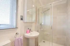 Luxury Family Beechwood Lodge With Hot Tub - Image 3