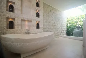 BERAWA, Luxury Water Bungalow, 5 min to beach - Image 2