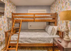 Huge yard, Family-friendly, Hot Tub, walk to Beach, Dunes, Hiking Trails - Image 4