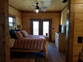 5-Star Private Cabin on 450+ acre gated/high fenced game ranch - Image 4