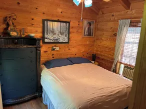 REMOTE LOG CABIN W / POND AND CREEK BOAT FISH SWIM ON PROPERTY PET FRIENDLY - Image 5