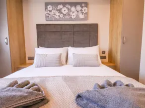MARIGOLD LODGE, pet friendly, luxury holiday cottage in Staithes - Image 2