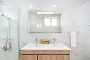 4-Bedroom Apartment in a Prestigious Area of Porto - Image 4