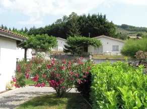 Gîtes PISCINE + JEUX SOLARIUM relaxation - 59m² - ARDÈCHE Sud - Image 5