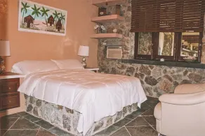 Beautiful 4 STAR property less than 5 min. from Sandy Beach. Brick pizza oven. - Image 5