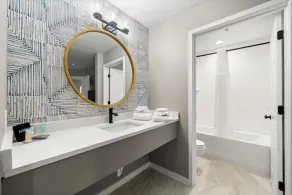 Stylish Buckhead Condo: Your Urban Getaway in Atlanta - Image 4