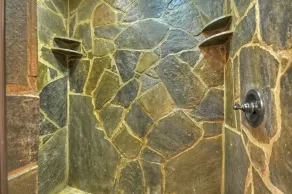 Eine idyllische Lage, versteckt in einer privat gelegenen Gegend, nur wenige Schritte vom Hothouse Creek entfernt - Image 4