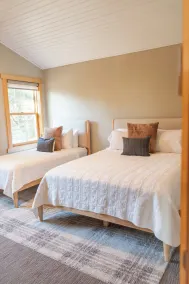 HotTub, PingPong, Firepit, 2 LivingRooms just .67 mi to beach - Image 4