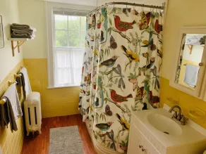 Charming Farm Abode with gourmet food and access to lake, trails & farm fun - Image 2