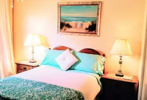 Tropical Retreat Close to Beach - Image 4