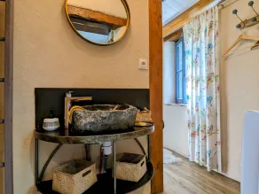 Vineyard Cabin in Auvergne for Romantic Getaway - Image 2